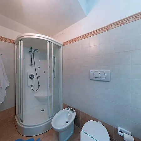 Le Cave Szálloda