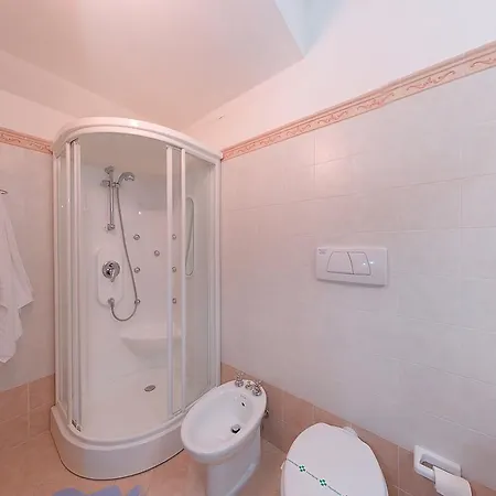 Le Cave Szálloda